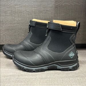 Men's Muck Apex Mid Zip Boot (Black) - Size 7